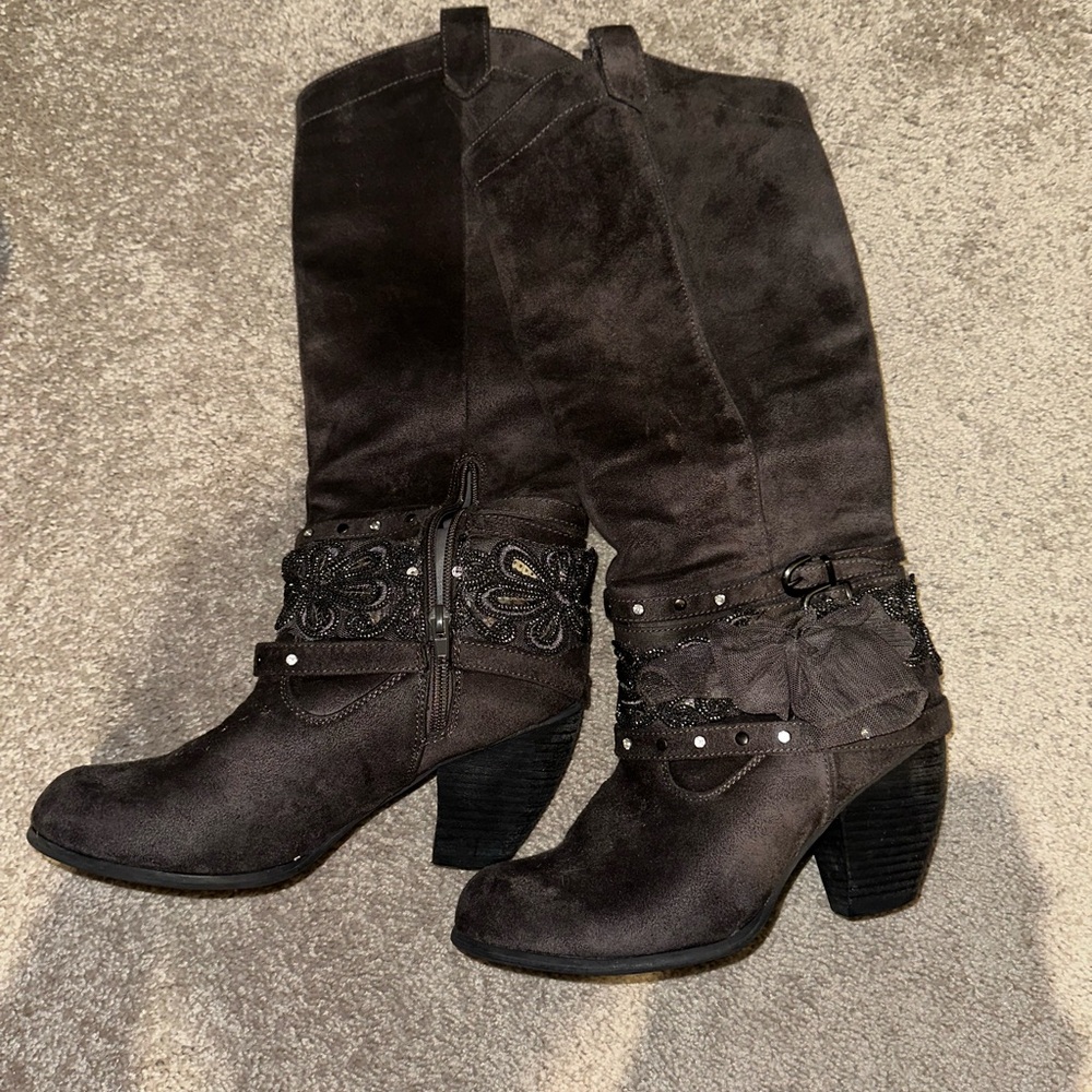 Elegant Grey Suede Women's Boots